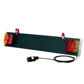   UTÁNFUTÓ RENDSZÁMTARTÓ KOMPLET LÁMPÁKKAL ÉS CSATLAKOZÓVAL