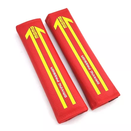 Momo, Plüss Biztonsági Öv Párna, Piros Carbon-Sárga Logo, Párban
